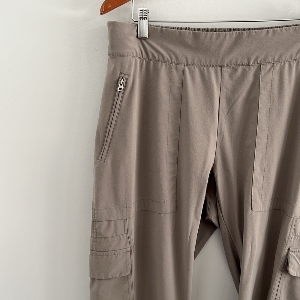 Athleta‎ Taupe Cargo Pants elastic waist great for Pilates and yoga - Picture 2 of 7